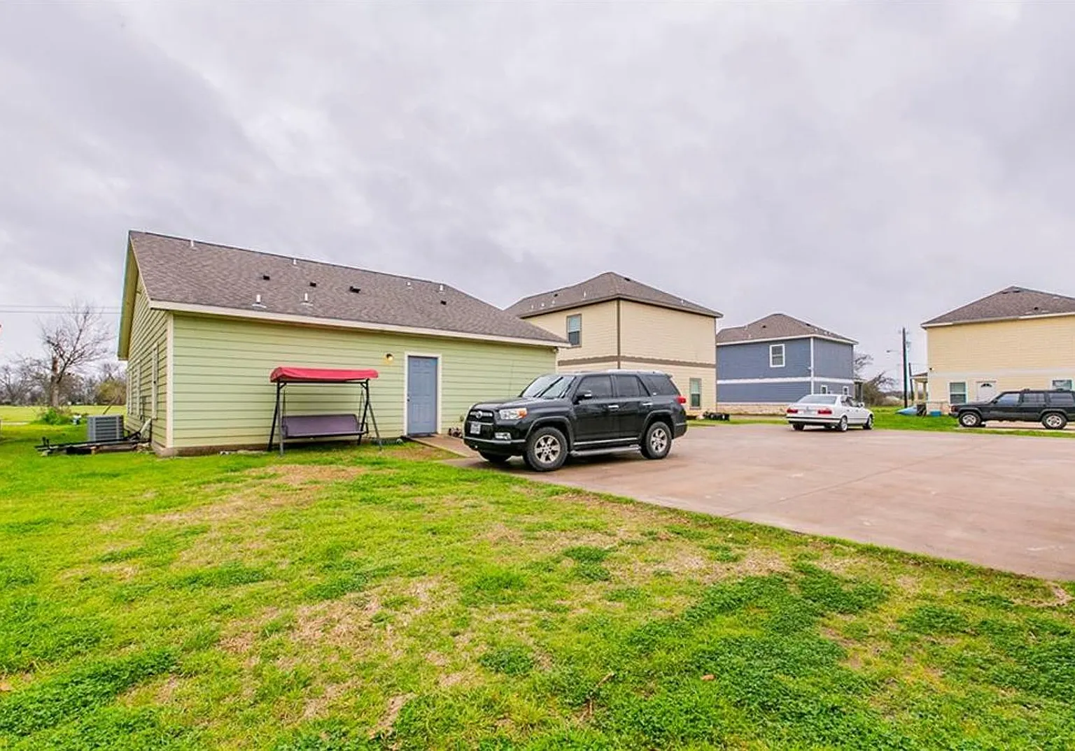 323 French Ave Fully Furnished 5 Bed / 4 Bath Near Baylor — Photo 3
