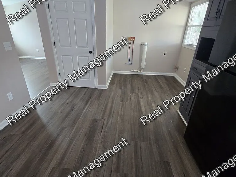 514 E Dahlgren St — Photo 4