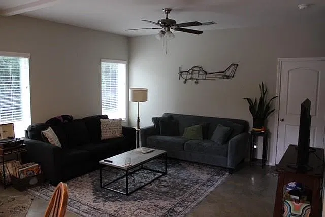 3 bed, 2.5 bath, 1915 sqft, $1,700 — Photo 3