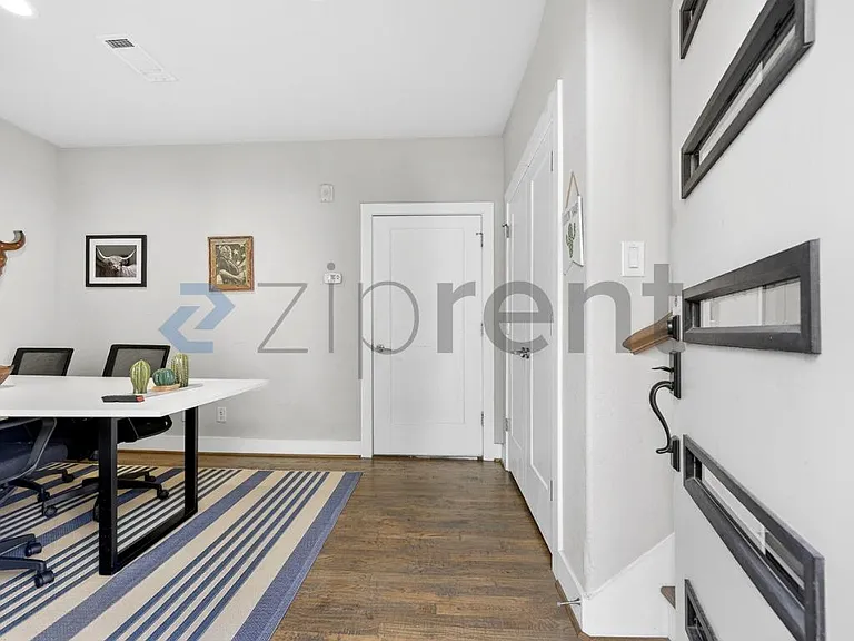 4906 Live Oak St #3 — Photo 4
