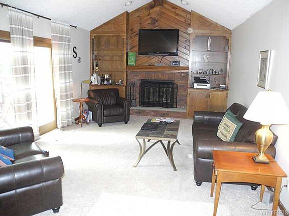 3rd image of 34 Foxfire Dr