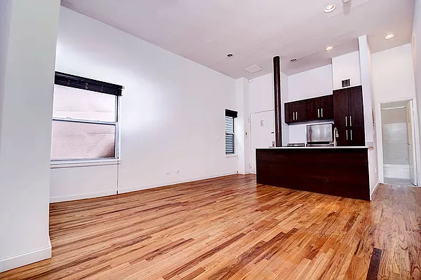 Rented by Urbane Brokerage | media 18