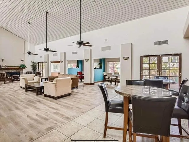 8581 Villa La Jolla Dr #M — Photo 27