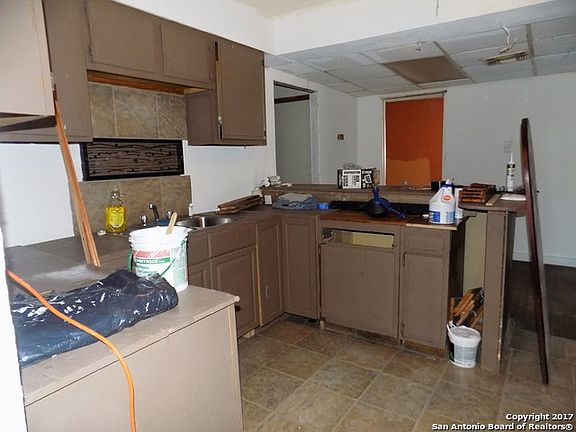 2nd image of 608 S Park Blvd