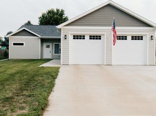 1413 NE 5th St, Madison, SD 57042