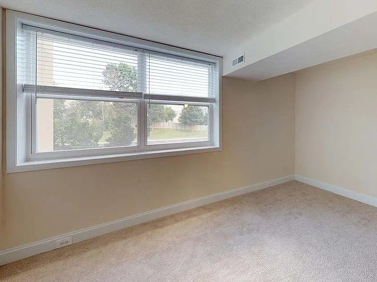 Stuart Woods Apartments — Photo 33