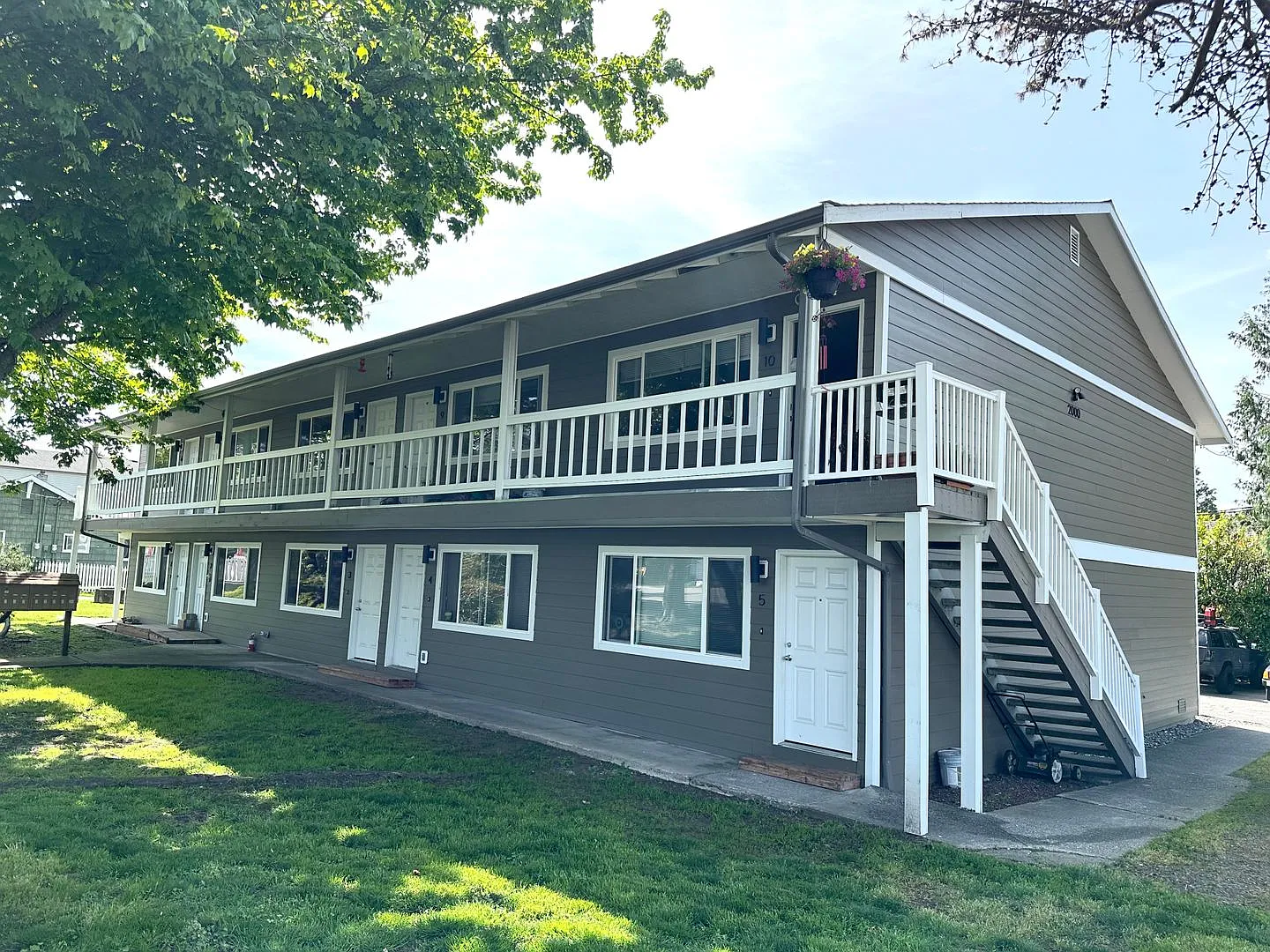 AL2000 — Photo 1