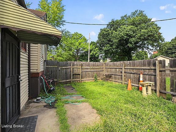 4th image of 1535 Wurtele Ave