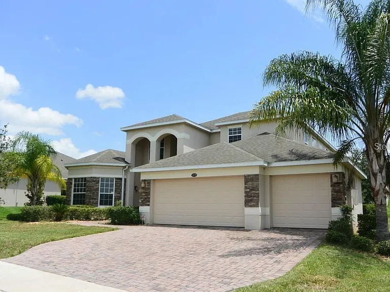 1079 Glenraven Ln — Photo 1