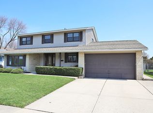 1233 Somerset Ln, Elk Grove Village, IL 60007