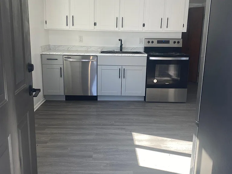 720 9th Ave SW — Photo 3