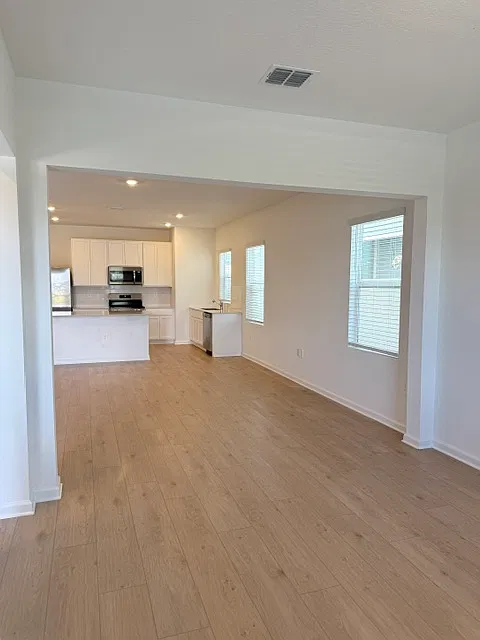 4 bed, 2071 sqft, $2,750 — Photo 4