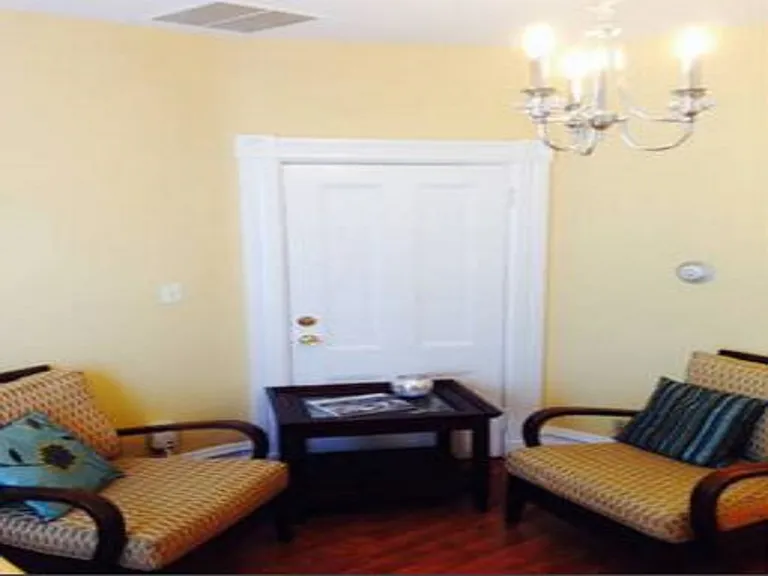 2242 NW Irving St #4 — Photo 5