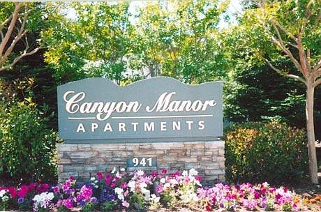 Canyon Manor
