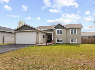 9 Terrance Dr, Petawawa, ON K8H0G3