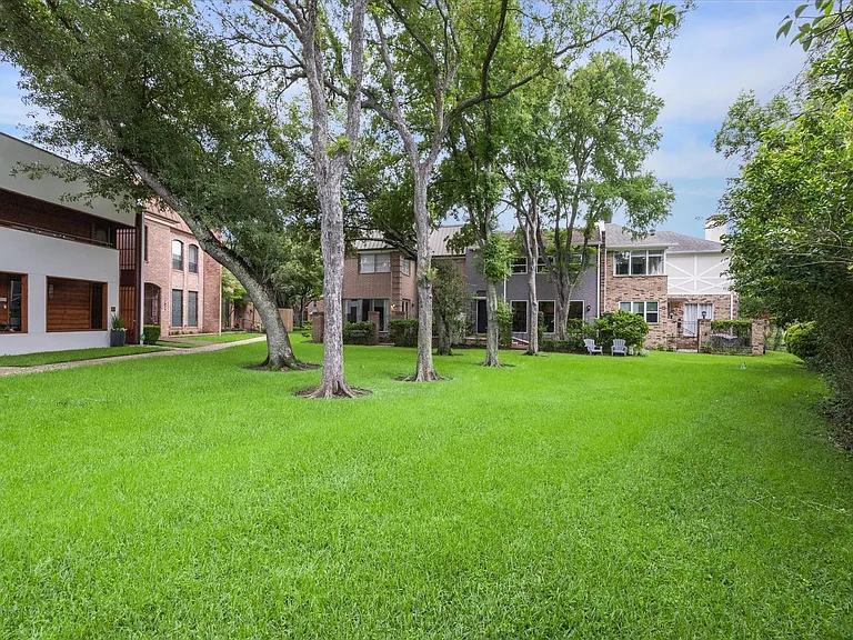 7922 Woodway Dr — Photo 29