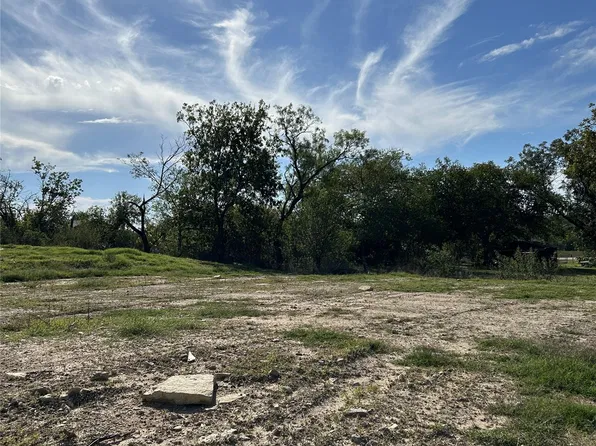 716 Carson Dr, Hico, TX 76457