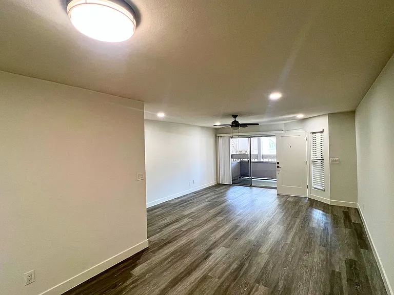 Hillside Terrace Apartments — Photo 36