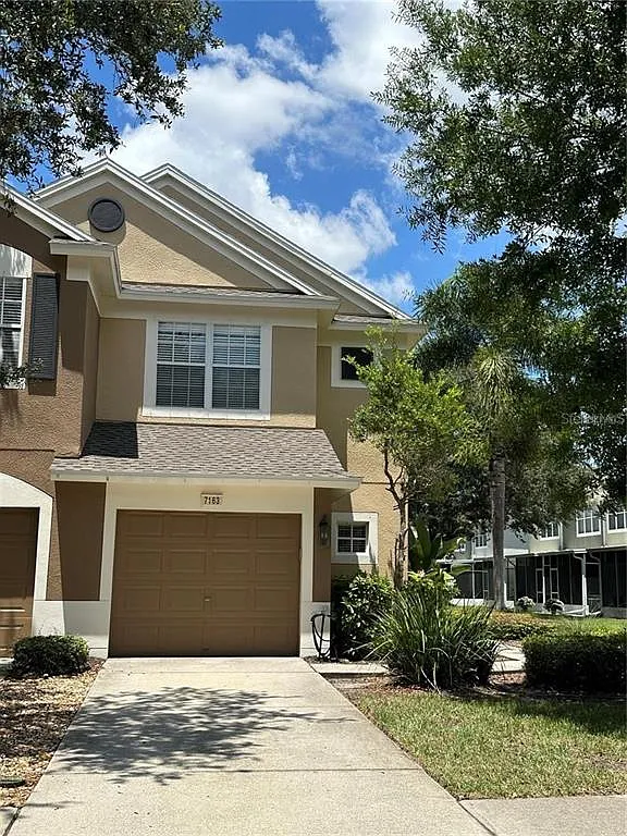 3 bed, 2.5 bath, 1596 sqft, $2,125 — Photo 2