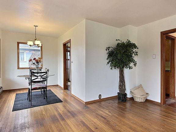 4th image of 1018 S 61st St