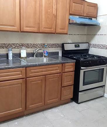 3rd image of 321 Woodbine St APT 02