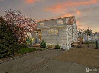 282 Sunset Ave, Old Bridge, NJ 08857