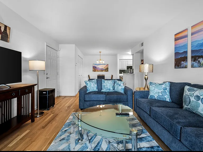 2905 Burch Ave #3 — Photo 2