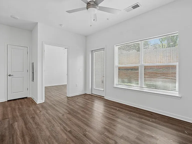Central Terrace Apartments — Photo 7