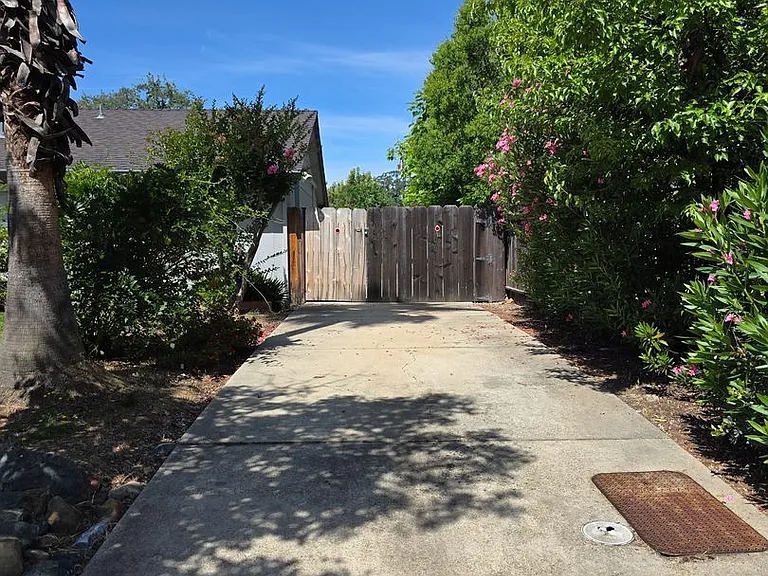 1424 Calexico Dr — Photo 22