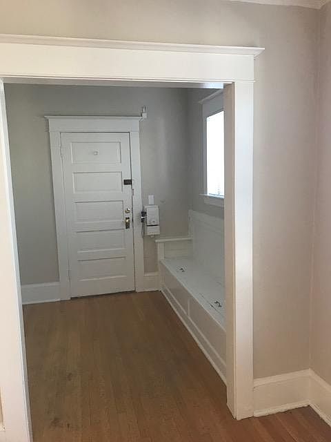 2nd image of 833 NE Schuyler St APT 12