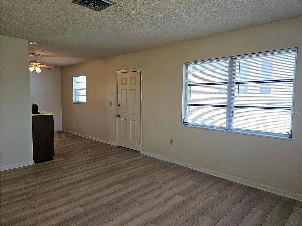 2 bed, 1.0 bath, 855 sqft, $2,200 — Photo 4
