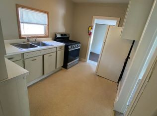 416 7th St NW APT 5, Faribault, MN 55021