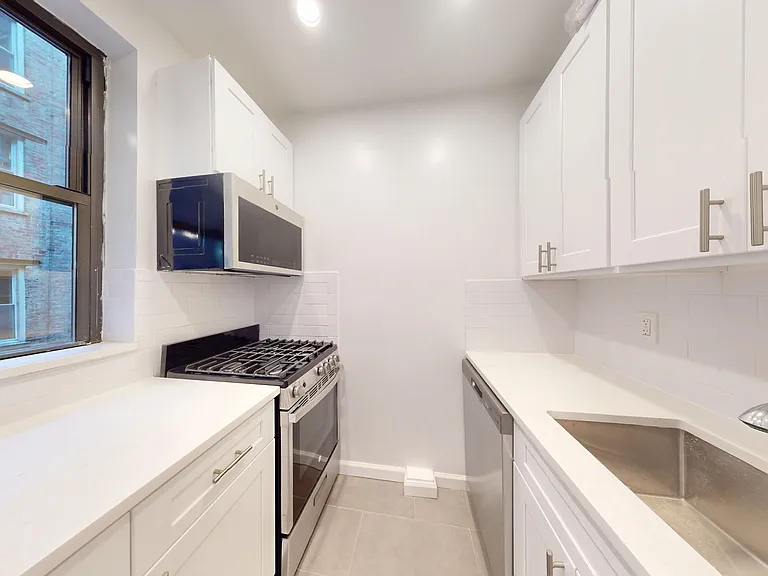 417 E 65th St #8 — Photo 7