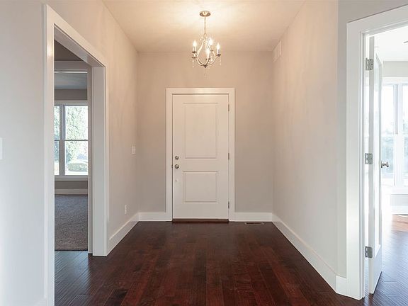 4th image of 1598 S Renwick Blvd