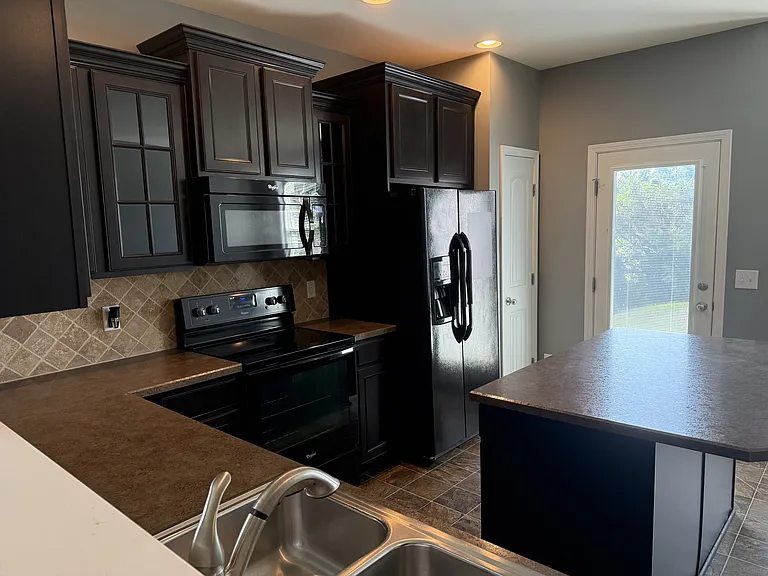 605 Foster Ln — Photo 7