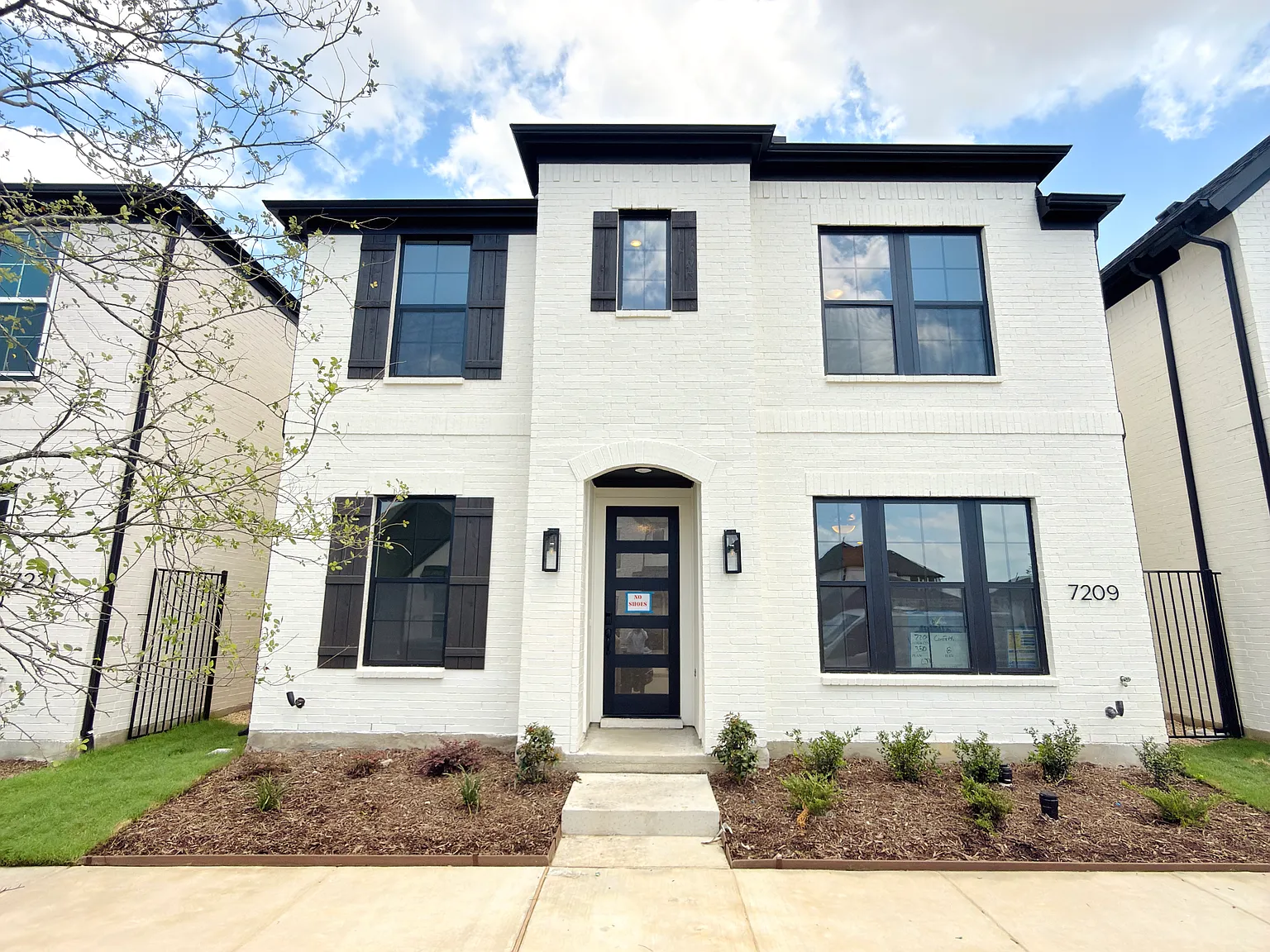 4 bed, 2530 sqft, $3,900 — Photo 1