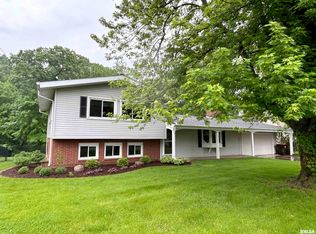 9326 N Pine Tree Rd, Peoria, IL 61615