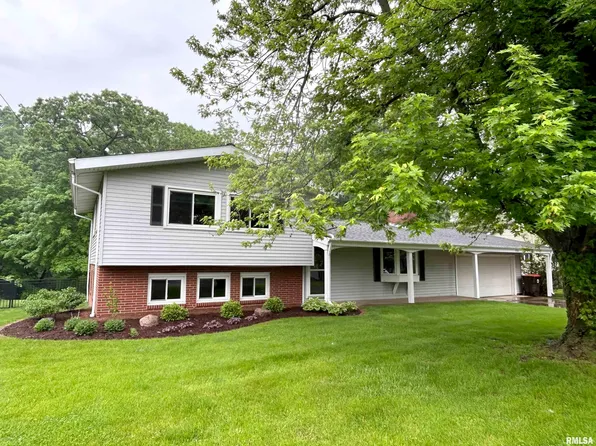 9326 N Pine Tree Rd, Peoria, IL 61615