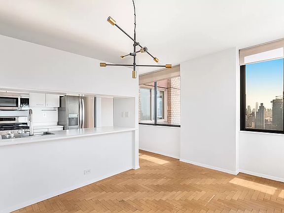 4th image of 350 W 50th St #3B