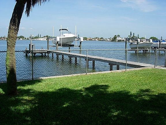 High-capacity boatlift