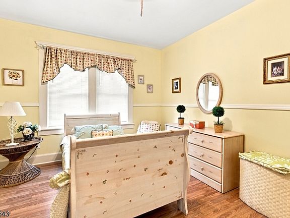 5th image of 432 Pennington St