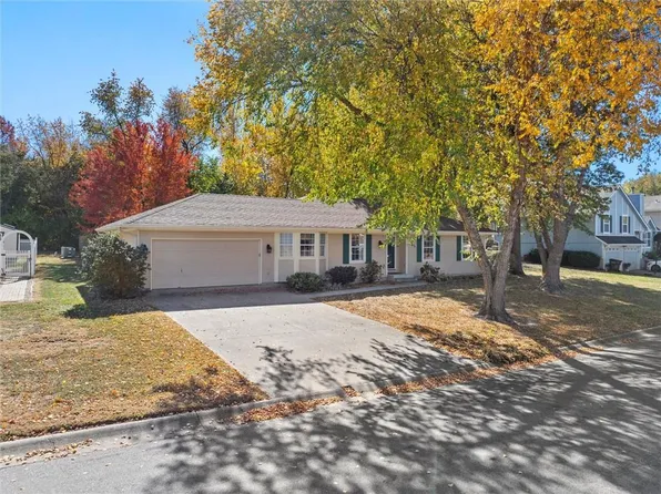 905 Park Ave, Leavenworth, KS 66048