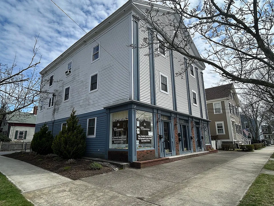172 High St #3R