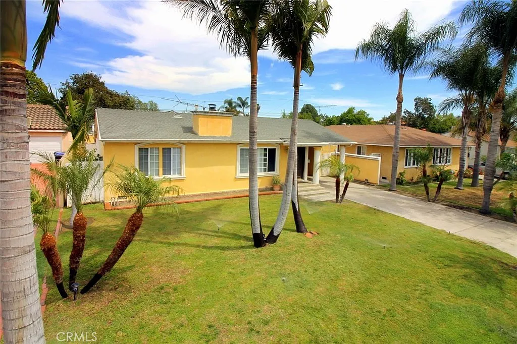 3 bed, 1900 sqft, $5,975 — Photo 1
