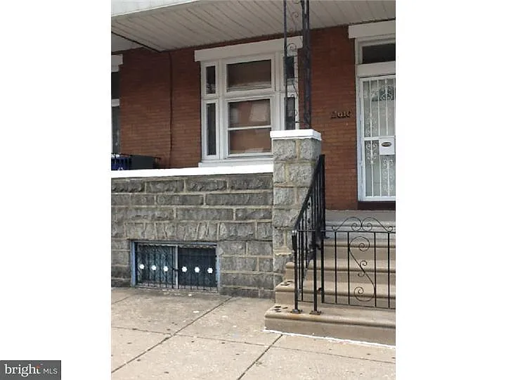 2010 E Ontario St photo 1