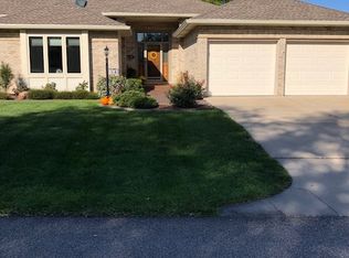 9141 Pioneer Ct, Lincoln, NE 68520