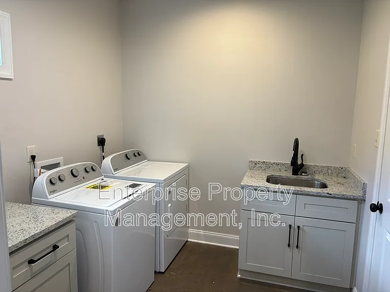 239 McLaughlin Dr — Photo 30