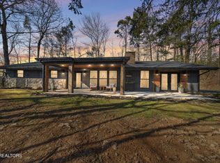 235 Jay Bird Dr, Gatlinburg, TN 37738