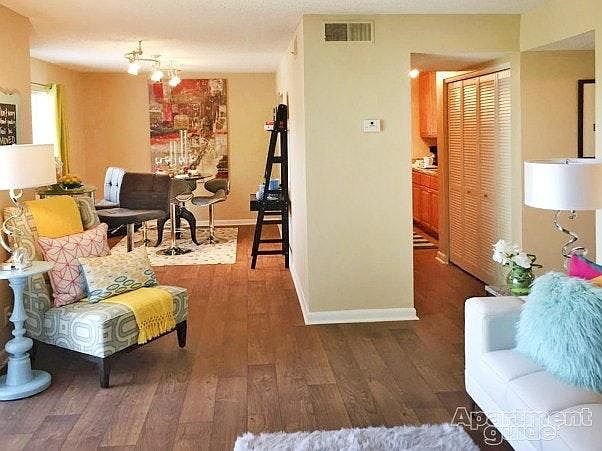 1st image of 282 Highwood Dr