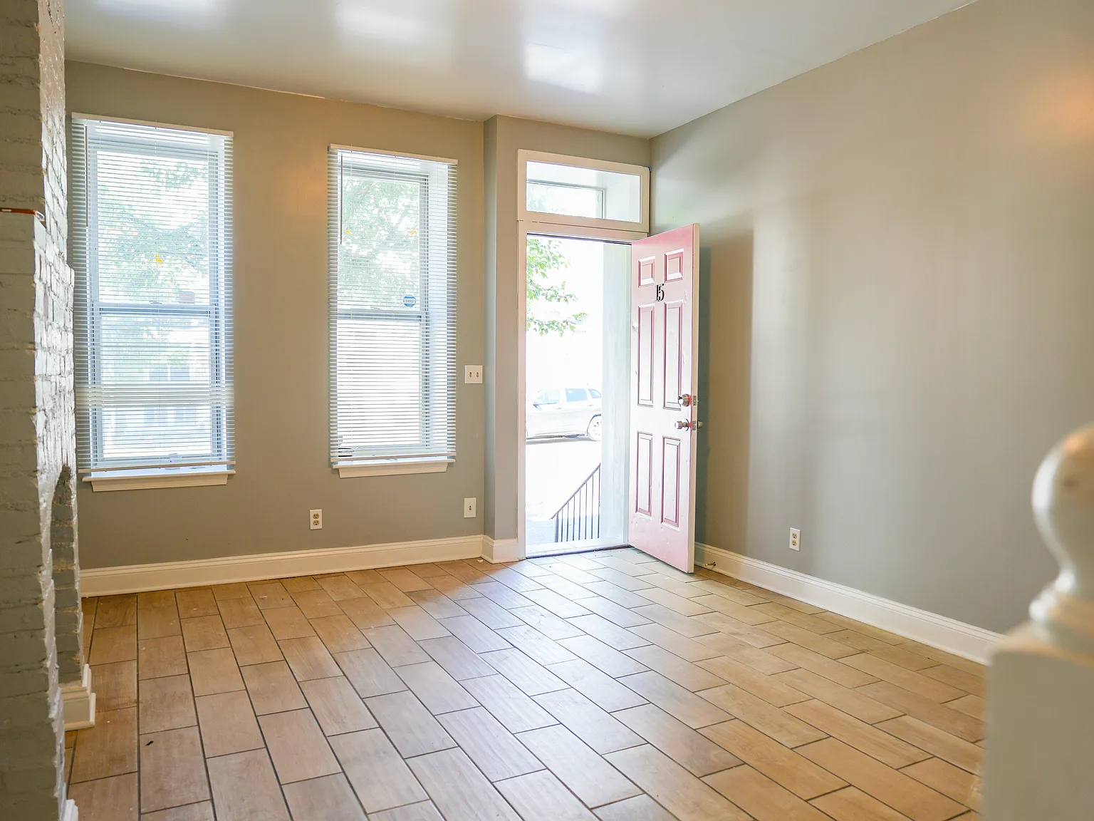 3 bed, 1200 sqft, $2,000 — Photo 2